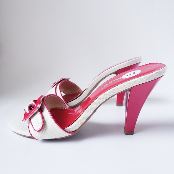 Vintage Dollhouse Cream and Red Slip-on Heels - Picture 4 of 16